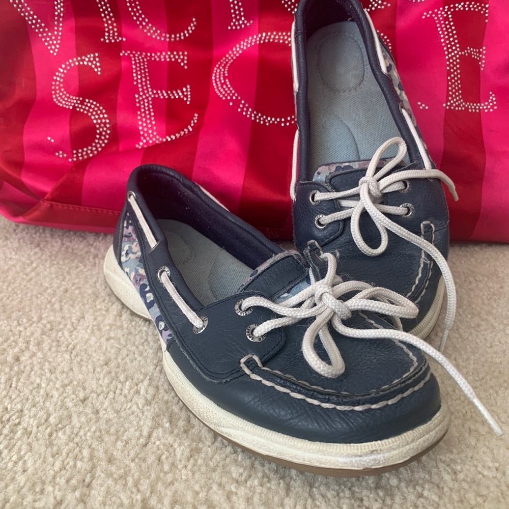Sperry boat shoes navy blue